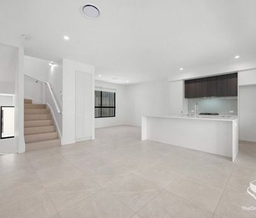 Large Townhouse for Rent - Photo 1