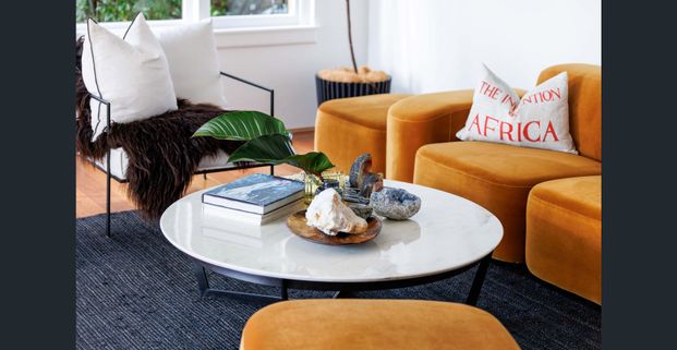 Harbour views / boutique block / lock-up garage - Photo 1