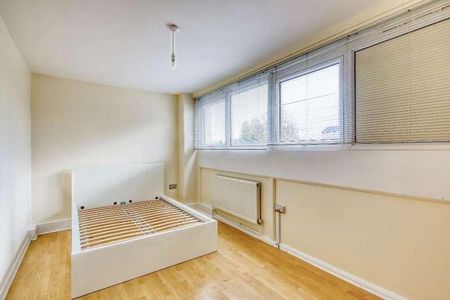 Ewhurst Court, Mitcham, CR4 - Photo 3