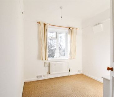 Well presented 3 bedroom semi-detached house to rent just to the no... - Photo 5