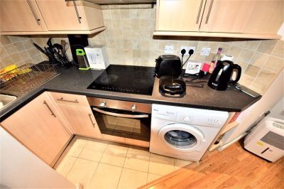 1 bedroom Flat in Welton Road, Leeds - Photo 1