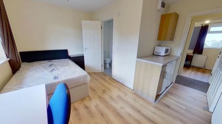 1 bedroom in a house share to rent - Photo 2