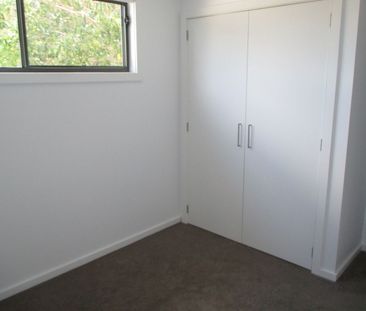 Three Bedroom Townhouse In Convenient Location - Photo 6