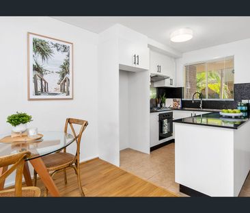 Oversized One Bedroom Apartment in central location. - Photo 2