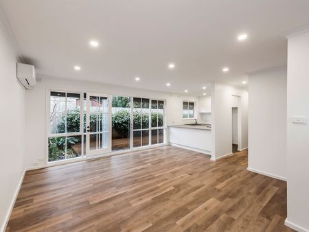 REAR UNIT WALKING DISTANCE TO HAMPTON STREET - Photo 3