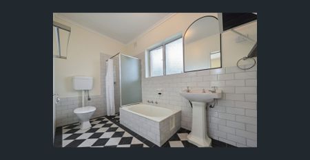 Easy Living in Welland! - Photo 3