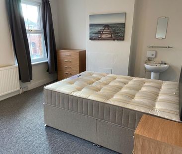 1 bedroom in a house share to rent - Photo 3