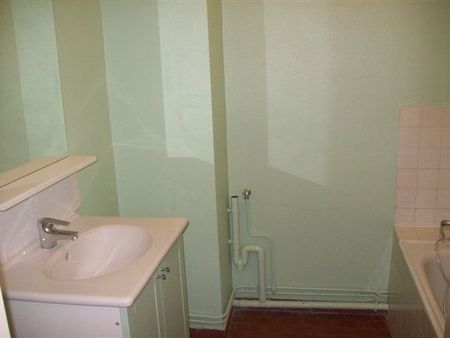 Location Appartement 2 pièces 43m² LE CREUSOT 71200 - Photo 4