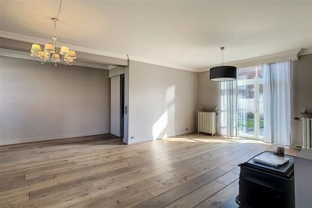 Karaktervolle woning met leuk terras en garagebox - Foto 2