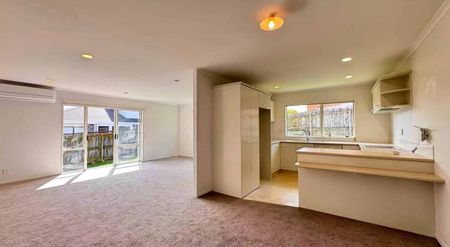 West Fairway, Brilliant location with new carp... - Photo 4