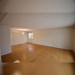Forest Heights 3 Bed 1 Bath Upper Suite Edmonton - Photo 2