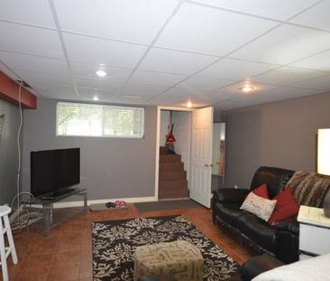 FANTASTIC 1-BEDROOM + DEN NEAR SHERWAY GARDENS - Photo 2