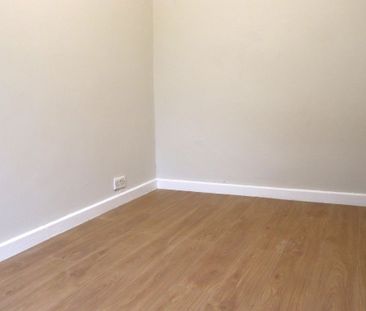 To Let 3 Bed Flat - Photo 1