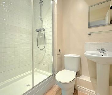 Kingswood Close, Camberley, Surrey, GU15 - Photo 6