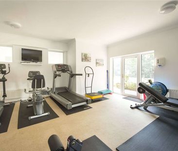 3 bedroom apartment with garage with excellent communal facilities ... - Photo 6