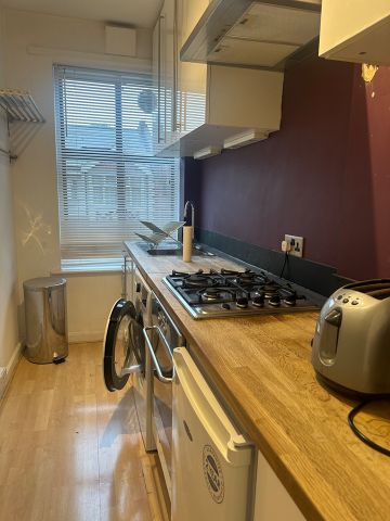 1 Bed Flat, Brixton Hill Court, SW2 - Photo 3