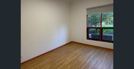 Newly Renovated Modern 3-Bedroom Home in Prime Linden Park - Photo 2