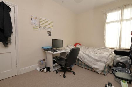 5 bedroom terraced house to rent - Photo 2
