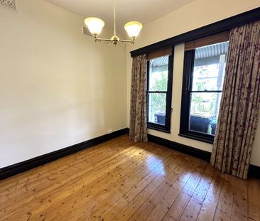 Delightful Charming Cottage - Photo 2