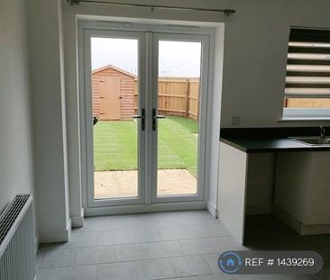 2 bedroom end of terrace house to rent - Photo 4
