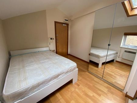 Studio to rent - Photo 2