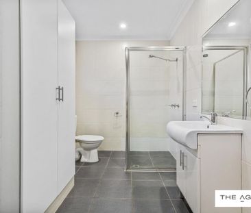 Renovated unit walking distance to beaches! - Photo 6