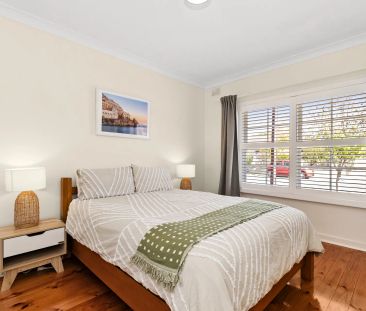 Furnished, Two Bedroom Unit in Highly Sought After Location - 6 months - Photo 5