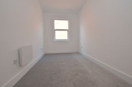 2 Bedroom FIrst Floor Flat - Photo 5