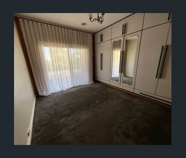 Classic 4 bedroom home - Photo 4