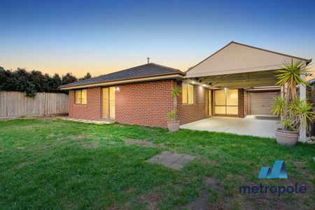 8 Rhone Grove, SKYE, VIC - Photo 2