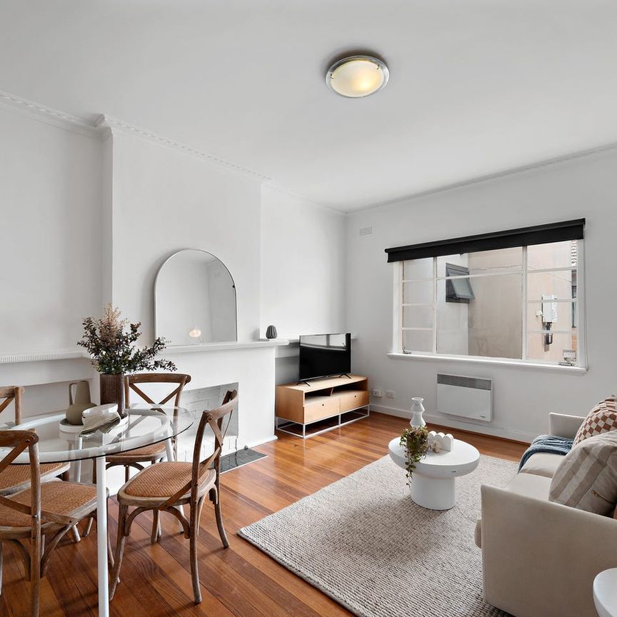 Charming Art Deco Apartment in Leafy Setting Moments from Alma Park! - Photo 1