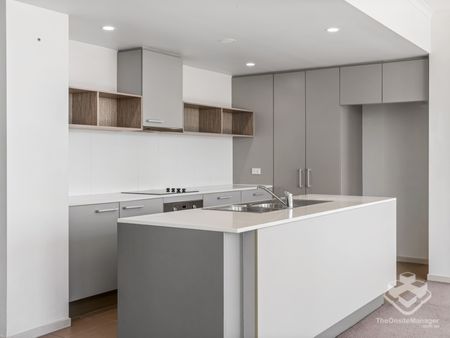 Spacious, modern unfurnished apartment. - Photo 5