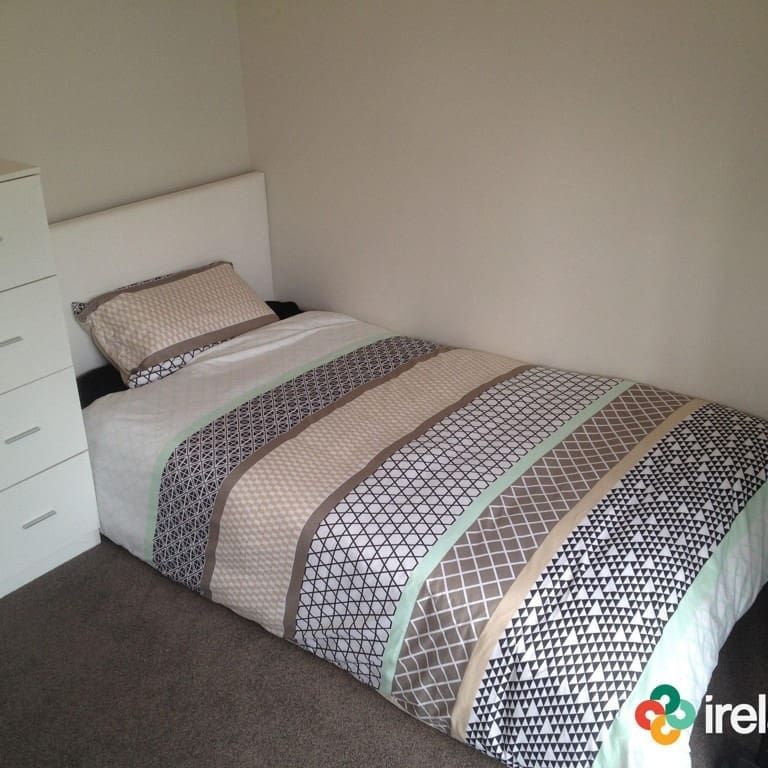 Furnished Rooms Available – Power & Internet Included! - Photo 1