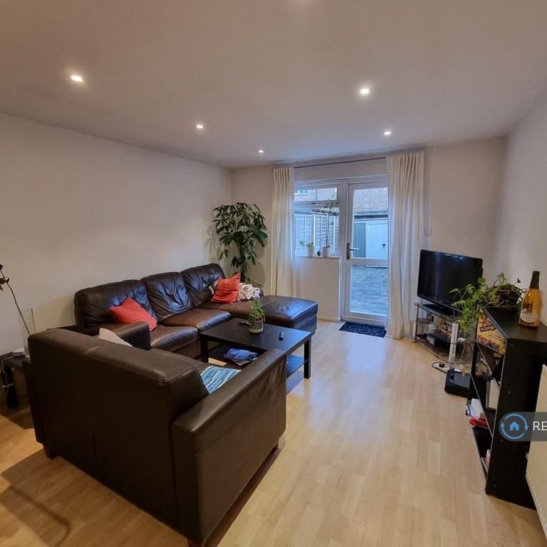 2 bedroom terraced house to rent - Photo 1