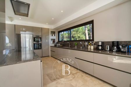 GRIMAUD - DOMAINE PRIVÉ - VILLA 6 CHAMBRES - PISCINE - Photo 2