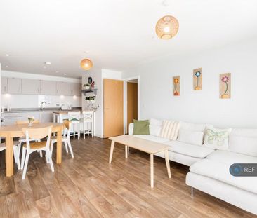 2 bedroom flat to rent - Photo 2