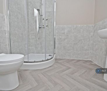 1 bedroom in a house share to rent - Photo 6