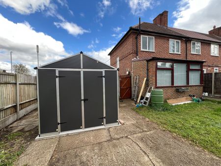 3 Bed Terraced House, St Helier Avenue, SM4 - Photo 4
