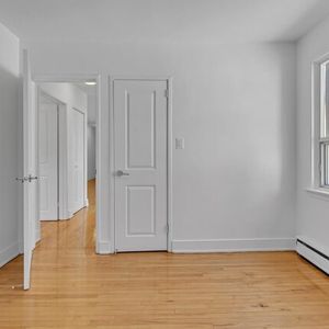 389-401 Yonge Street Apartments - Photo 2