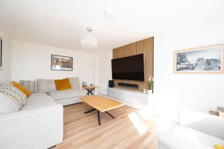 4 bedroom detached house to rent - Photo 2