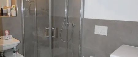 Gemütliche 2-Zimmer-Wohnung im Erdgeschoss mit Einbauküche und Terrasse - Foto 1