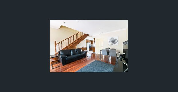 Generous three-bedroom townhouse, ready for the taking! Enjoy the many wonders! - Photo 1