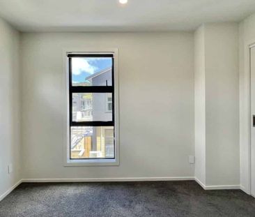 Modern 2-Bedroom Home in Wainuiomata - Photo 2