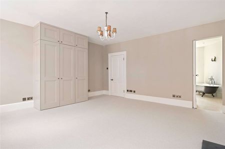 A grade II listed, Georgian townhouse situated on one of the most desirable streets in Spitalfields. - Photo 4