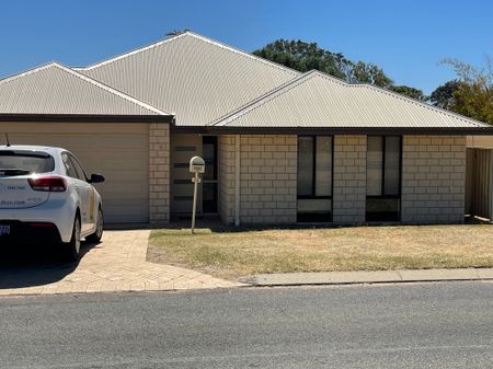 Modern 3 Bedroom Home In Wonthella - Photo 2