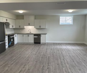 For Lease - 184 Sanderling Crescent Unit# B, Kawartha Lakes, Ontario - Photo 3