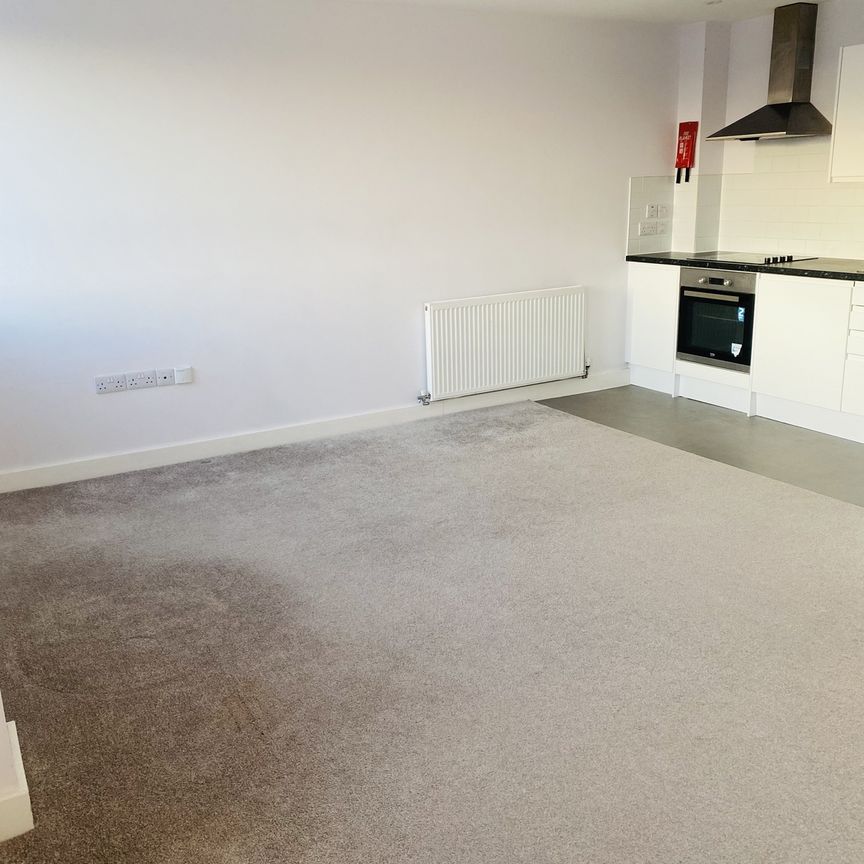 QUEENSWAY, BLETCHLEY - 1 BEDROOM - Photo 1