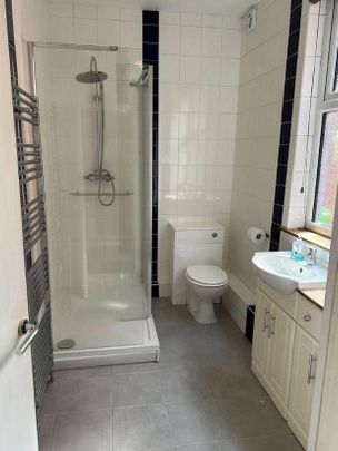 Flat One - Self Contained ? Required Pcm For Bills Except Council Tax, Ground Floor Flat, Leslie Road. Nottingham, NG7 - Photo 1