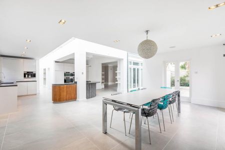 6 bedroom detached house to rent - Photo 3