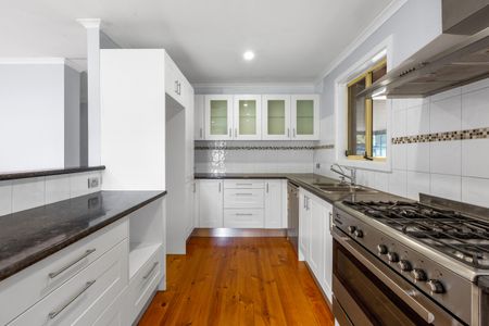 8 Aruma Crescent - Photo 2